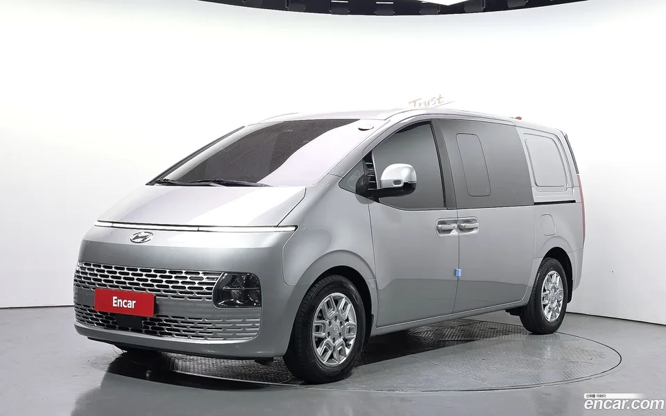Hyundai Staria 5 2022 — фото 1, купить с доставкой в Москву