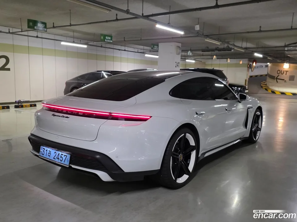 Porsche Taycan 2022 — миниатюра 2