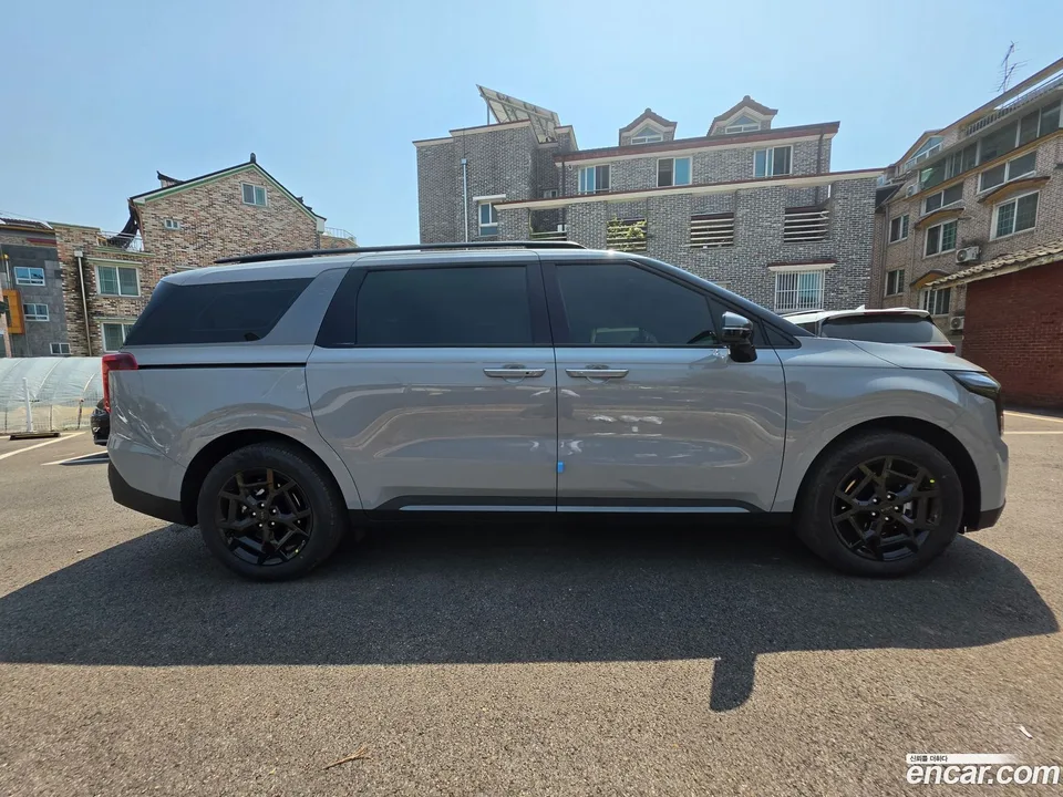 Kia Carnival HEV 9 X Line 2026 — миниатюра 2