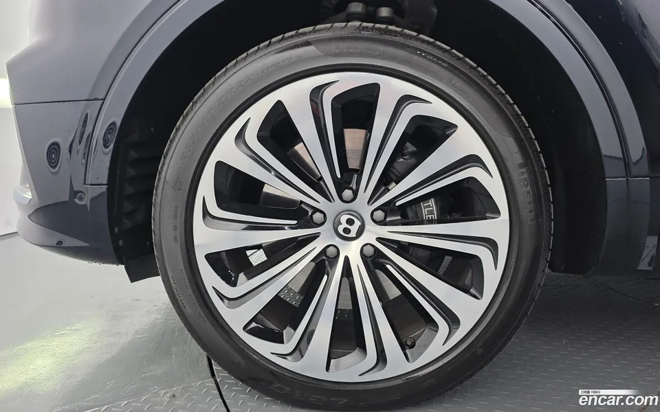 Bentley Bentayga 4.0 V8 EWB 2025 — миниатюра 5