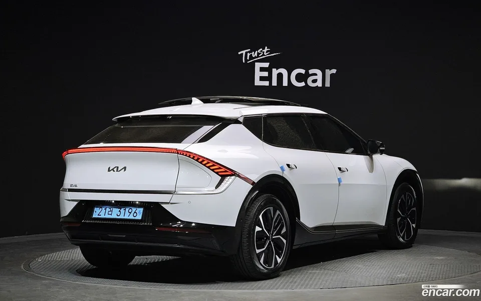 Kia EV6 4WD 2023 — миниатюра 2