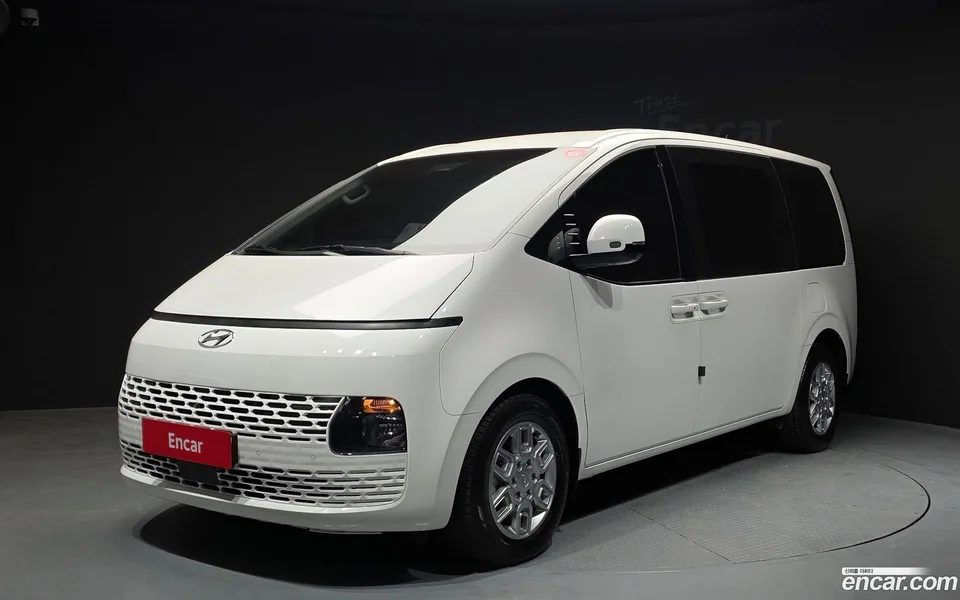 Hyundai Staria 5 2023 — фото 1, купить с доставкой в Москву