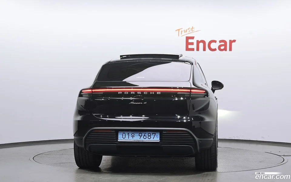 Porsche Macan Electric 4 2025 — миниатюра 4