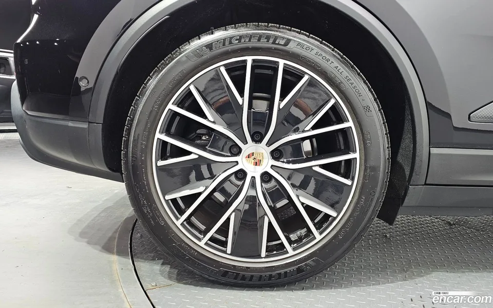 Porsche Macan Electric 4 2025 — миниатюра 5