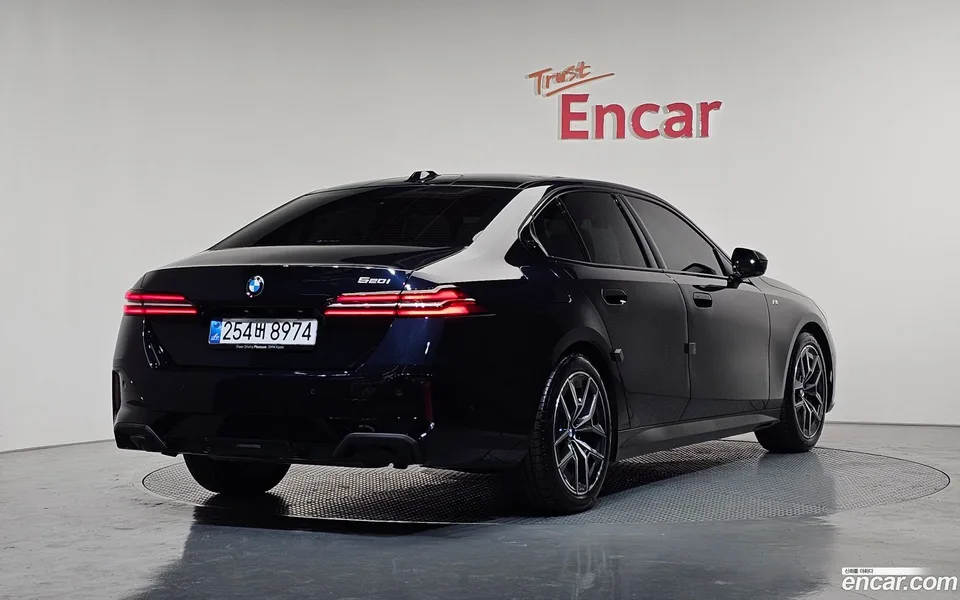 BMW 5 Series 520i M 2025 — миниатюра 2