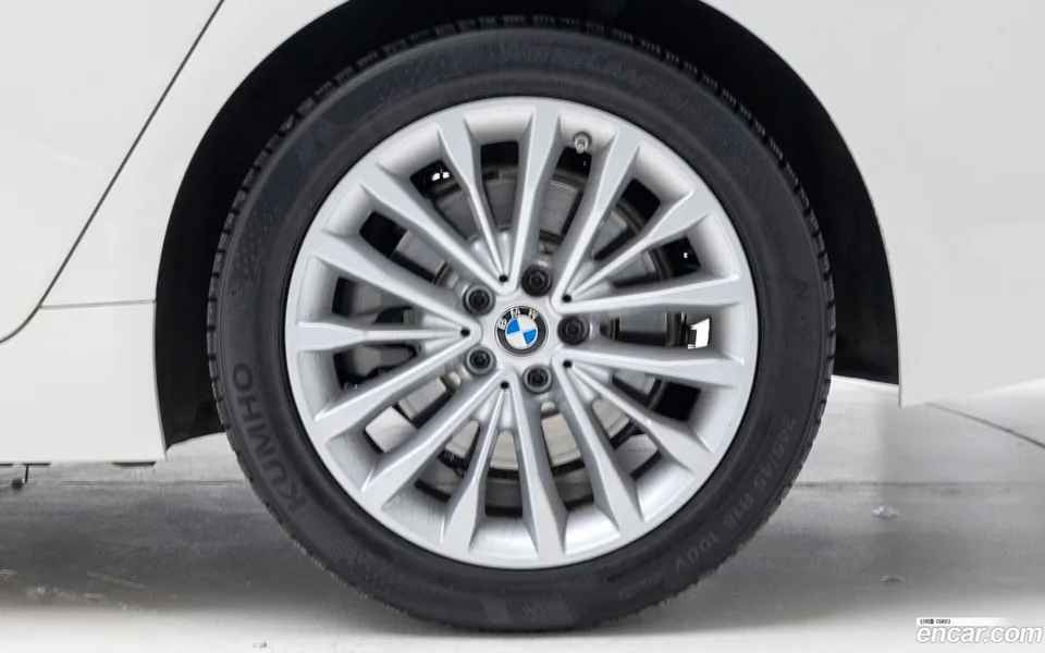 BMW 5 Series 520i 2022 — миниатюра 5