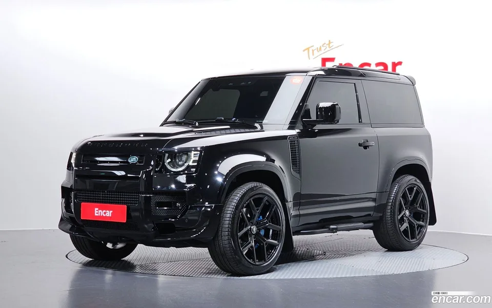 Land Rover Defender 90 D250 SE 2022 — фото 1, купить с доставкой в Москву