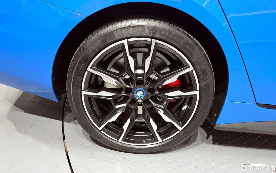 BMW i4 M50 2023 — миниатюра 5