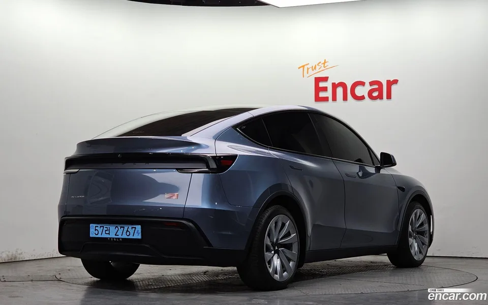 Tesla Model Y AWD 2025 — миниатюра 2