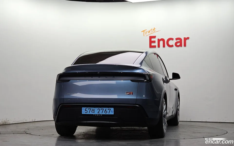 Tesla Model Y AWD 2025 — миниатюра 4