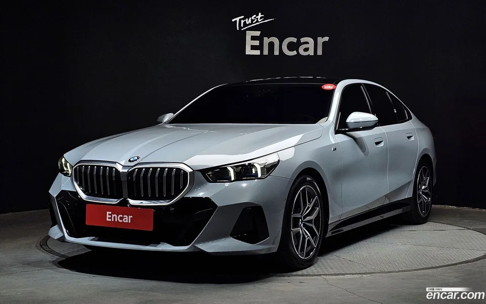 BMW 5 Series 520i M 2025 — фото 1, купить с доставкой в Москву