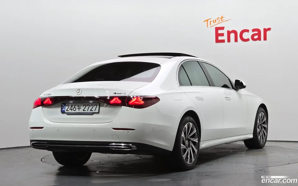 Mercedes-Benz E-Class E300 4MATIC 2024 — миниатюра 2
