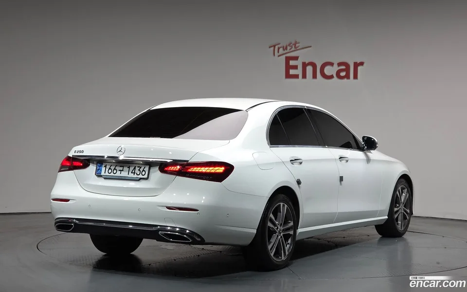 Mercedes-Benz E-Class E250 2023 — миниатюра 2