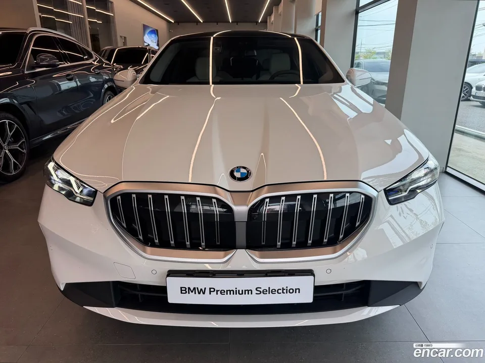 BMW 5 Series 520i 2025 — миниатюра 2