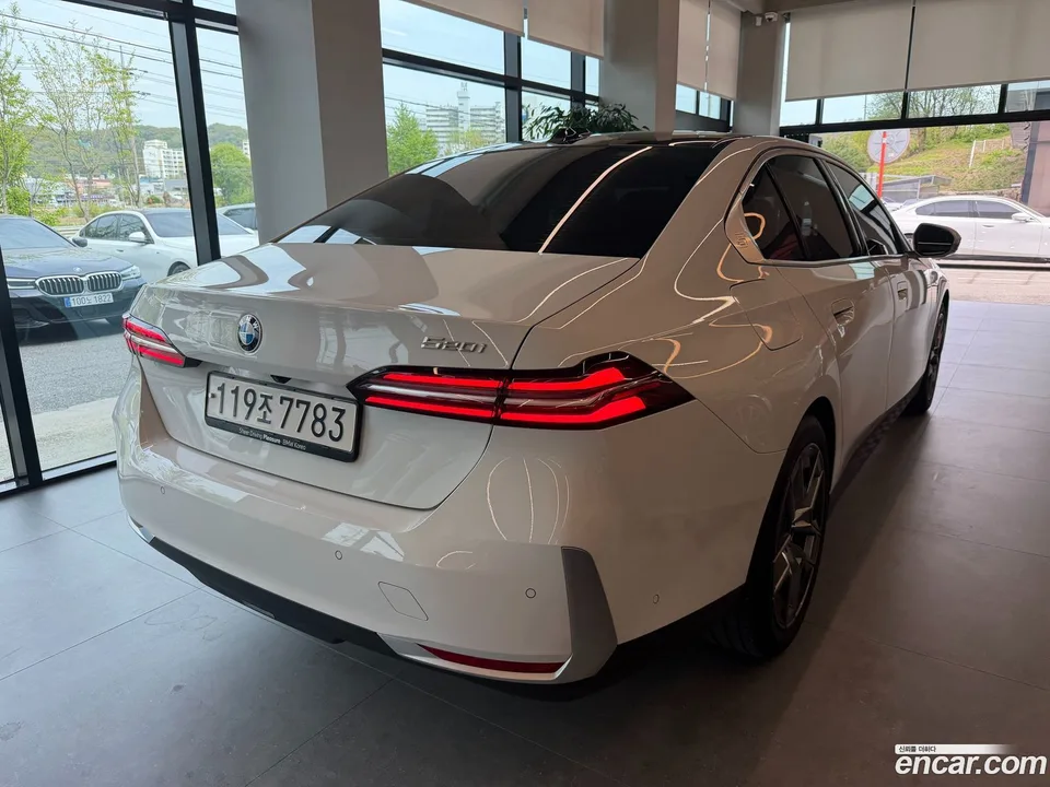 BMW 5 Series 520i 2025 — миниатюра 4