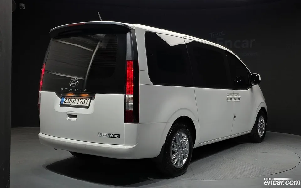 Hyundai Staria 5 2023 — миниатюра 2