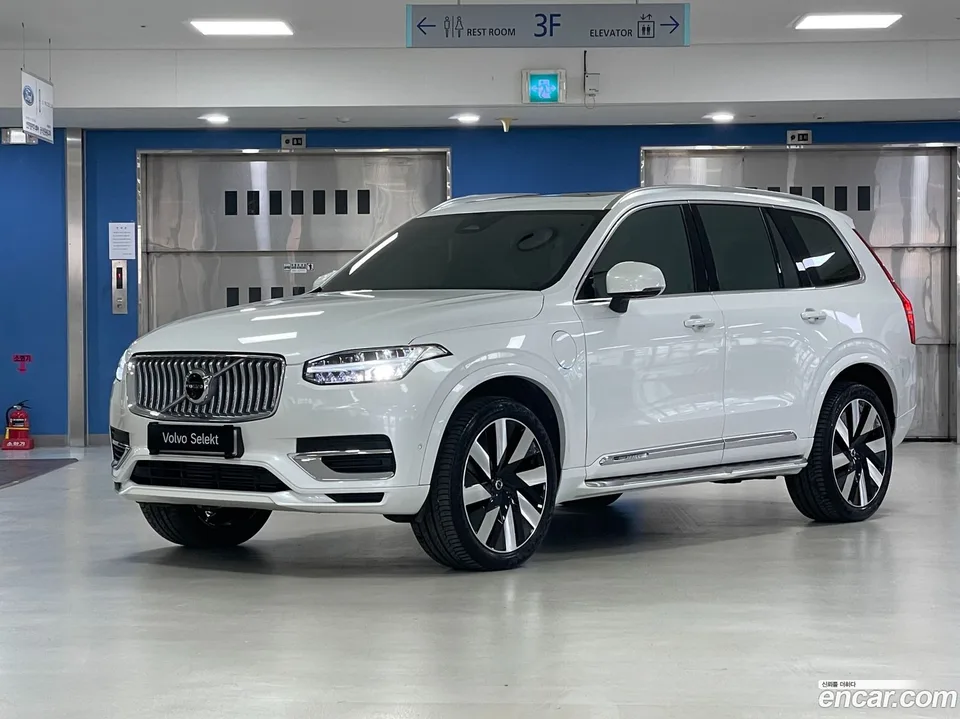 Volvo XC90 T8 2024 — фото 1, купить с доставкой в Москву
