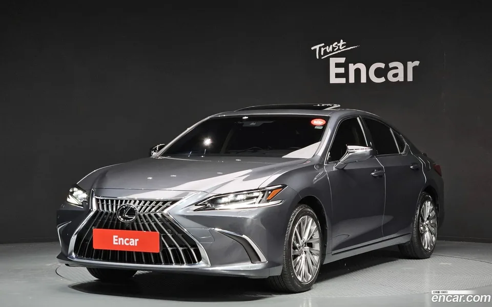 Lexus ES 300h 2024 — фото 1, купить с доставкой в Москву