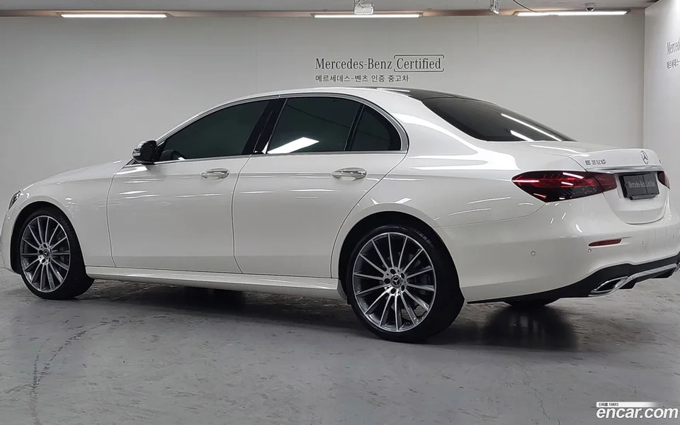 Mercedes-Benz E-Class E350 4MATIC AMG Line 2022 — миниатюра 2