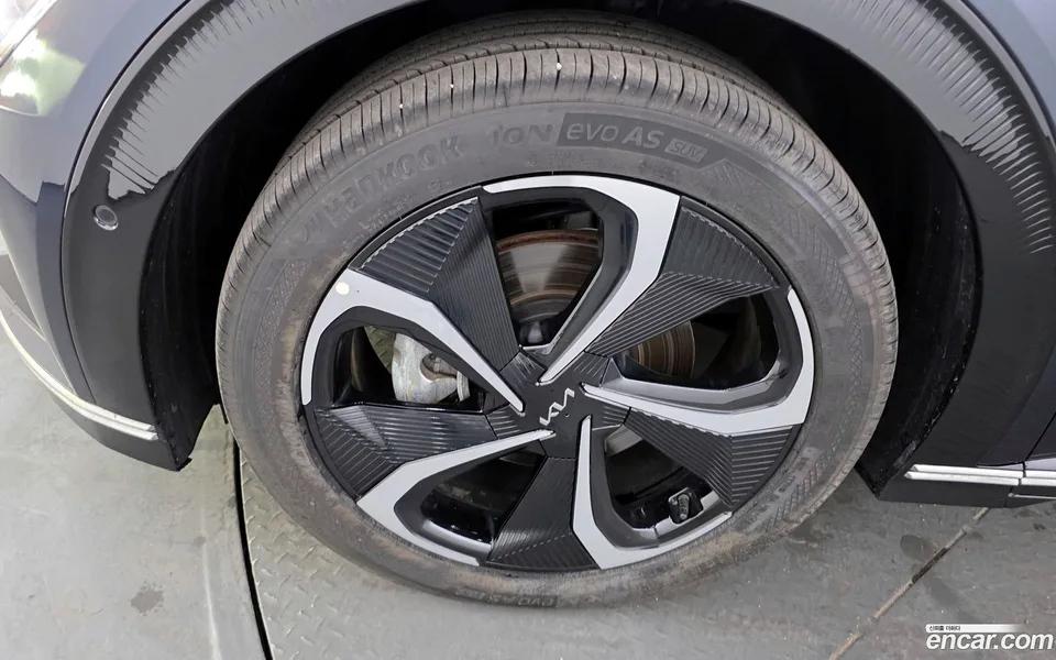 Kia EV6 2023 — миниатюра 5