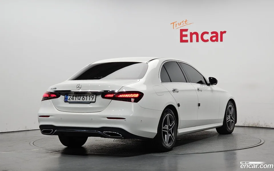 Mercedes-Benz E-Class E250 AMG Line 2023 — миниатюра 2