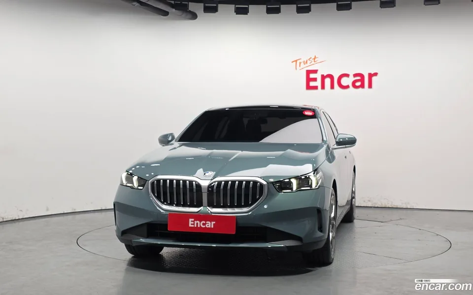 BMW 5 Series 520i 2025 — миниатюра 3