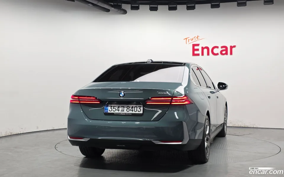 BMW 5 Series 520i 2025 — миниатюра 4