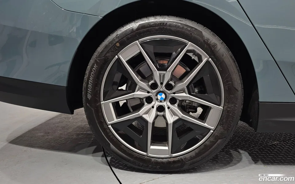 BMW 5 Series 520i 2025 — миниатюра 5