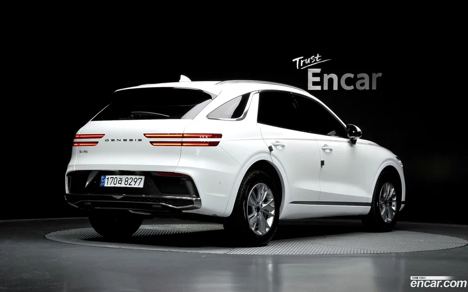 Genesis GV70 2.5T 2WD 2024 — миниатюра 2