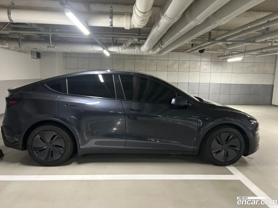 Tesla Model Y AWD 2025 — миниатюра 4