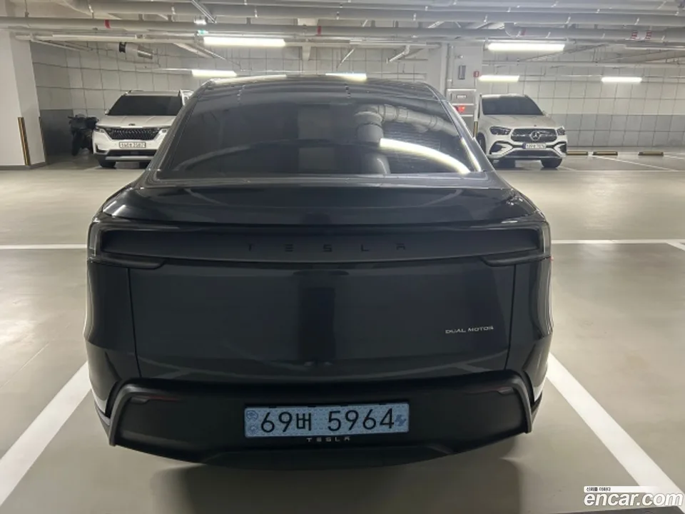 Tesla Model Y AWD 2025 — миниатюра 5