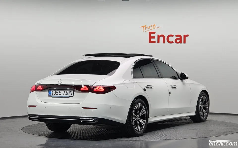 Mercedes-Benz E-Class E200 2025 — миниатюра 2