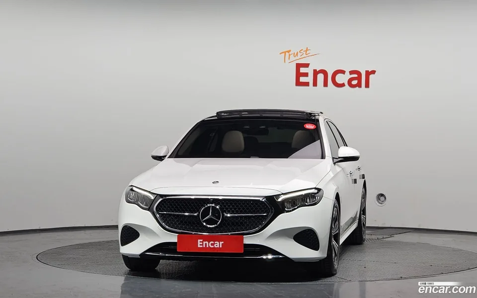 Mercedes-Benz E-Class E200 2025 — миниатюра 3