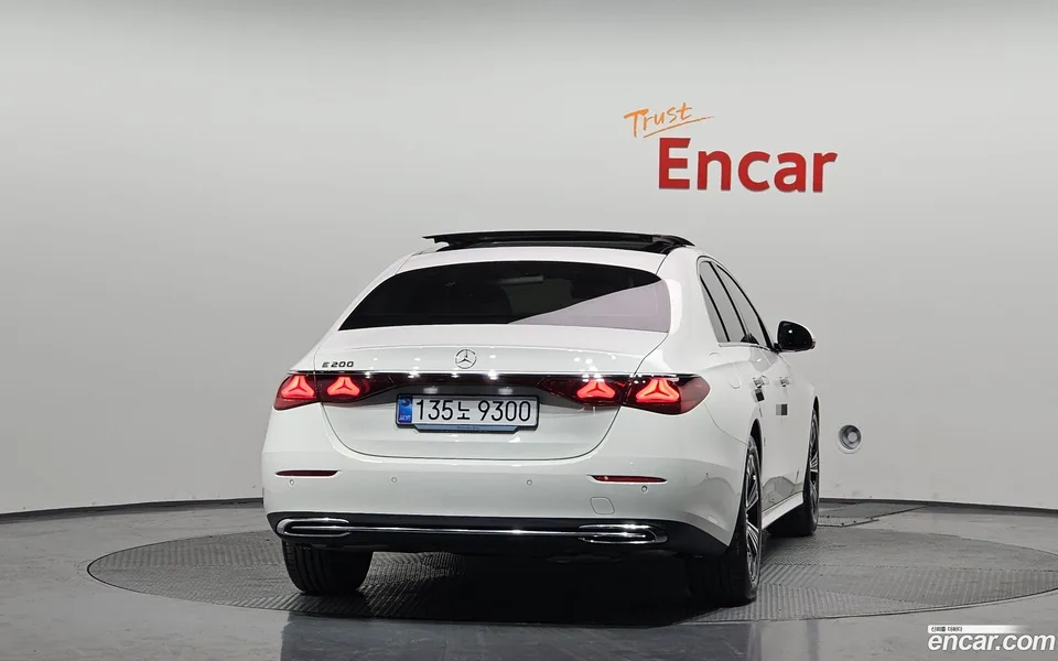 Mercedes-Benz E-Class E200 2025 — миниатюра 4
