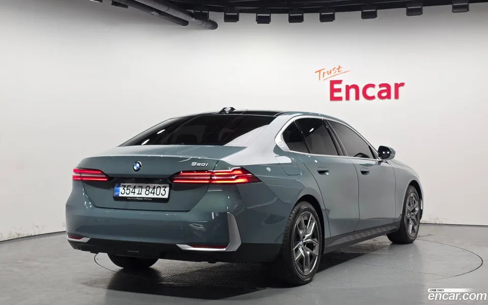BMW 5 Series 520i 2025 — миниатюра 2