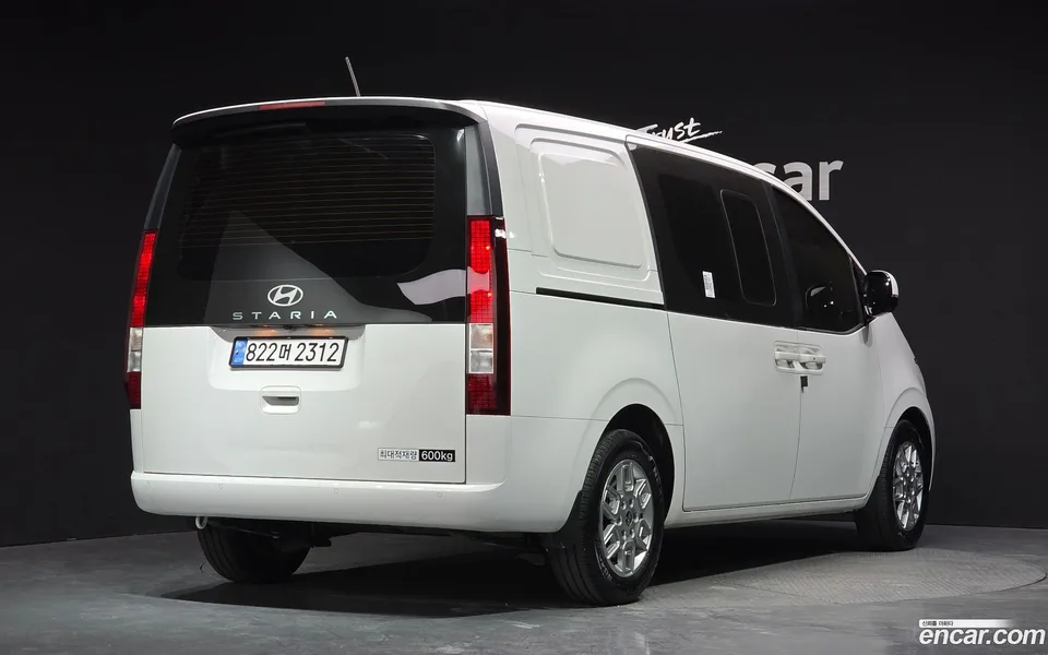 Hyundai Staria L3.5 5 2024 — миниатюра 2