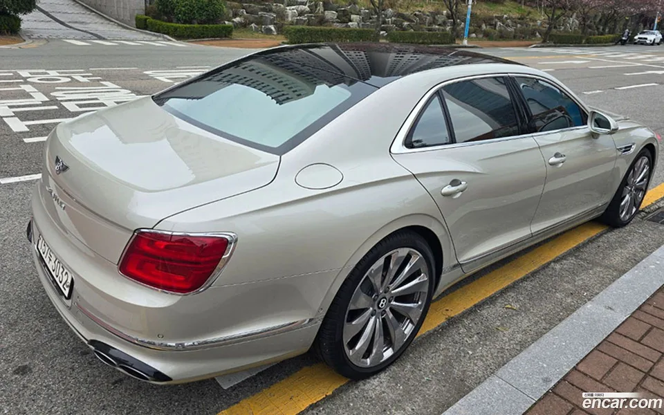 Bentley Flying Spur 4.0 S 2022 — миниатюра 4