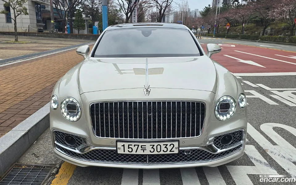 Bentley Flying Spur 4.0 S 2022 — фото 1, купить с доставкой в Москву