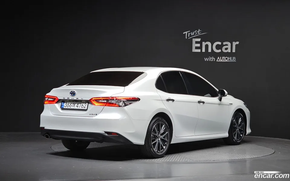 Toyota Camry 2.5 XLE 2024 — миниатюра 2