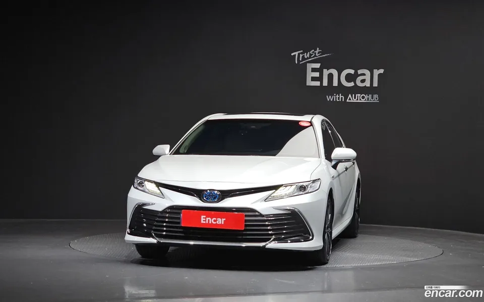 Toyota Camry 2.5 XLE 2024 — миниатюра 3