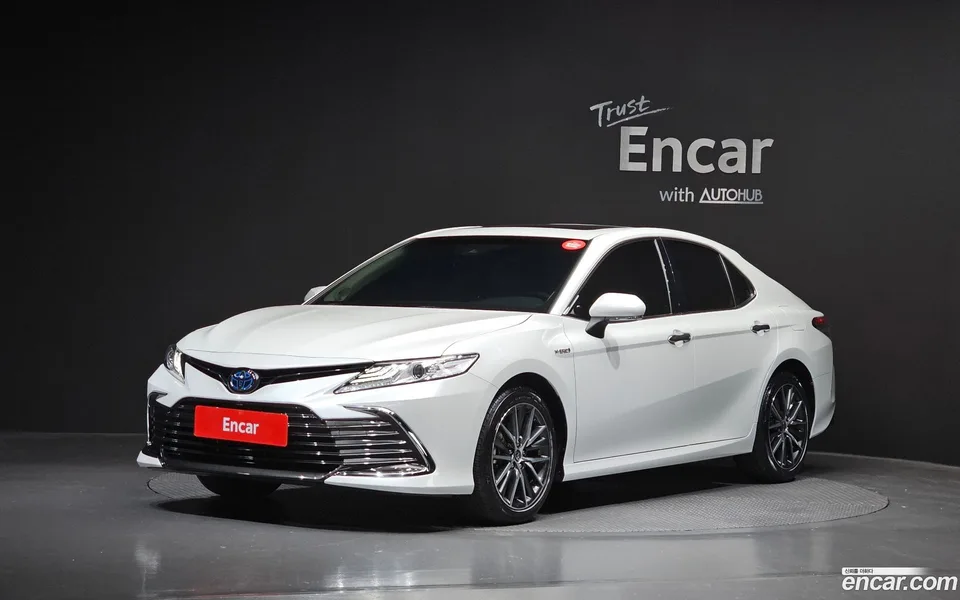 Toyota Camry 2.5 XLE 2024 — фото 1, купить с доставкой в Москву