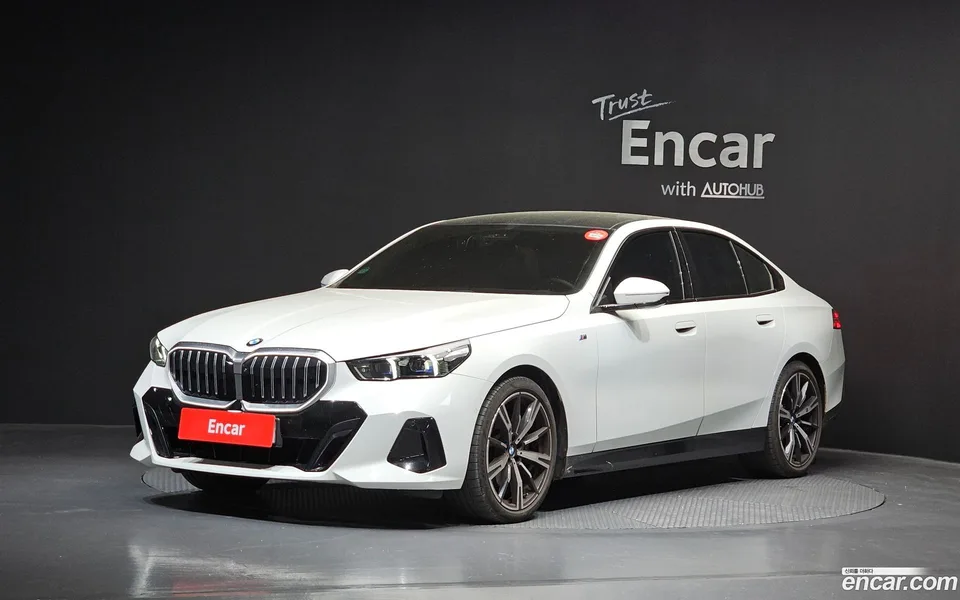 BMW 5 Series 530i xDrive M 2024 — фото 1, купить с доставкой в Москву