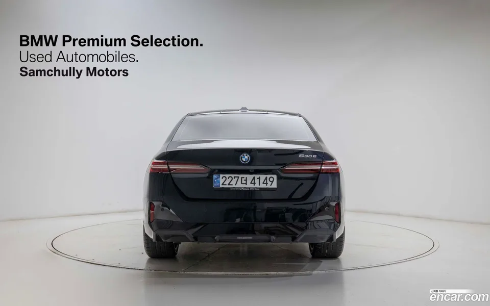 BMW 5 Series 530e M 2025 — миниатюра 4