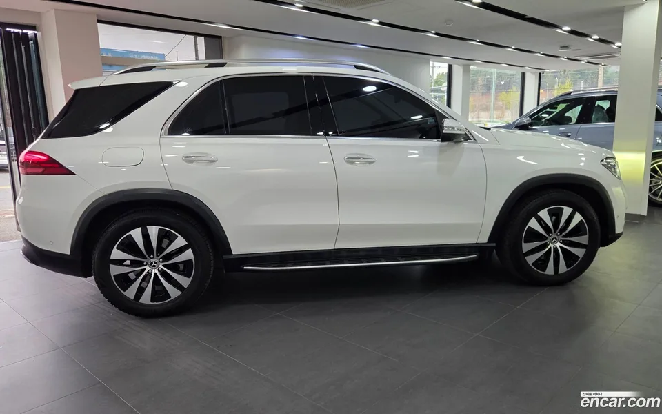 Mercedes-Benz GLE-Class GLE300d 4MATIC 2023 — миниатюра 2