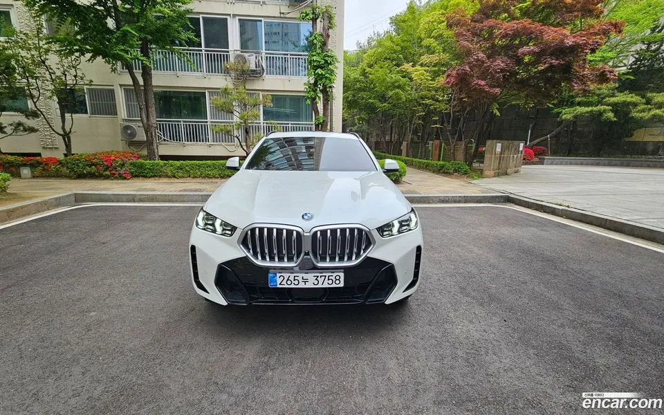 BMW X6 xDrive40i M 2025 — фото 1, купить с доставкой в Москву