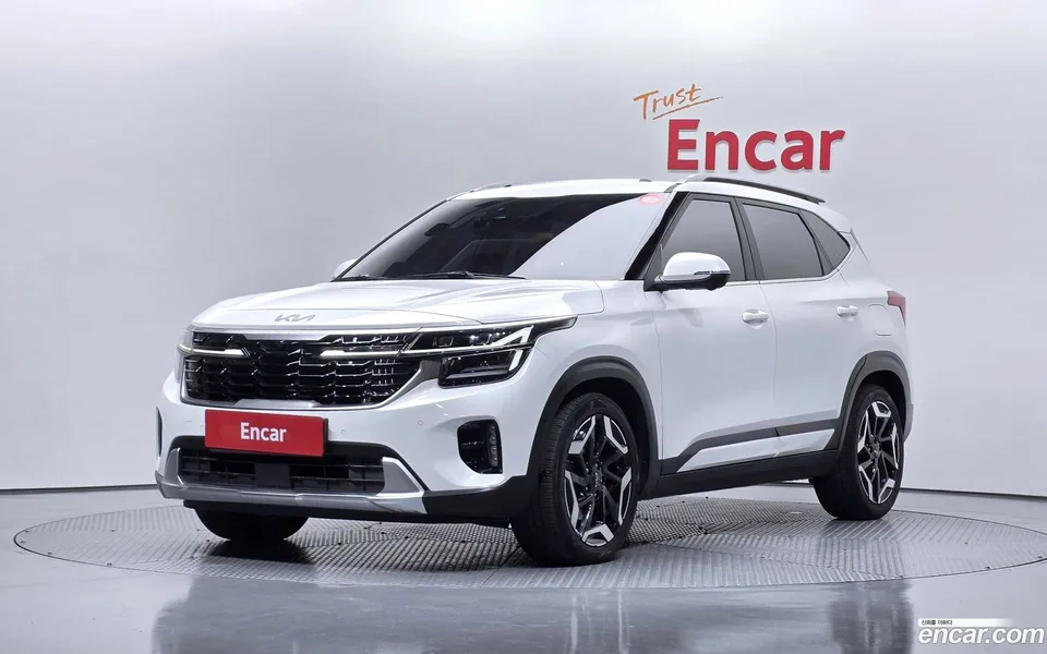 Kia Seltos 1.6 2WD 2023 — фото 1, купить с доставкой в Москву