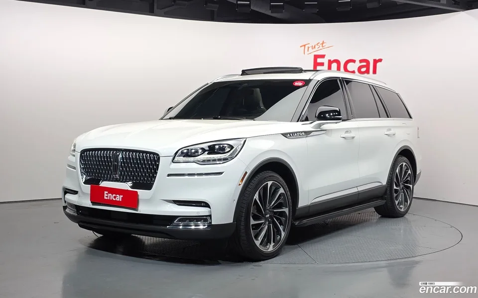 Lincoln Aviator 3.0 AWD 2023 — фото 1, купить с доставкой в Москву