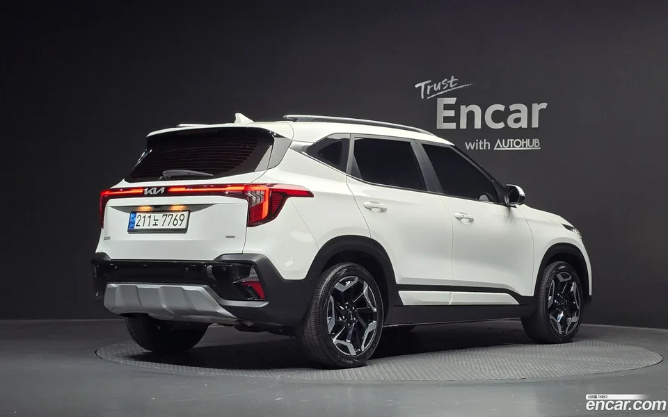 Kia Seltos 1.6 4WD 2022 — миниатюра 2