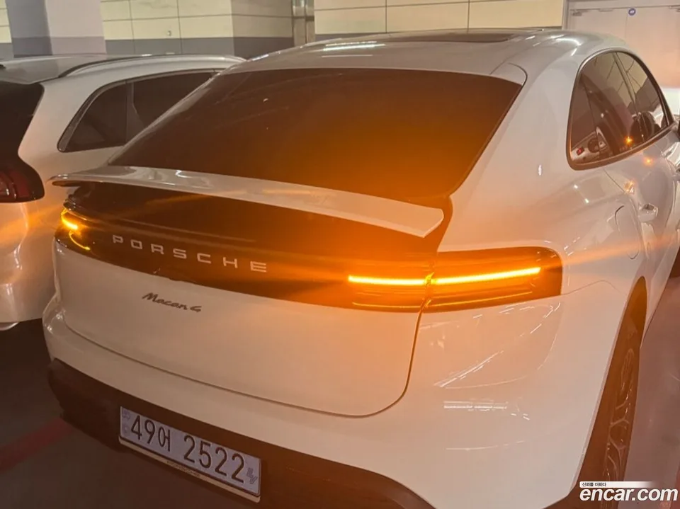 Porsche Macan Electric 4 2026 — миниатюра 2