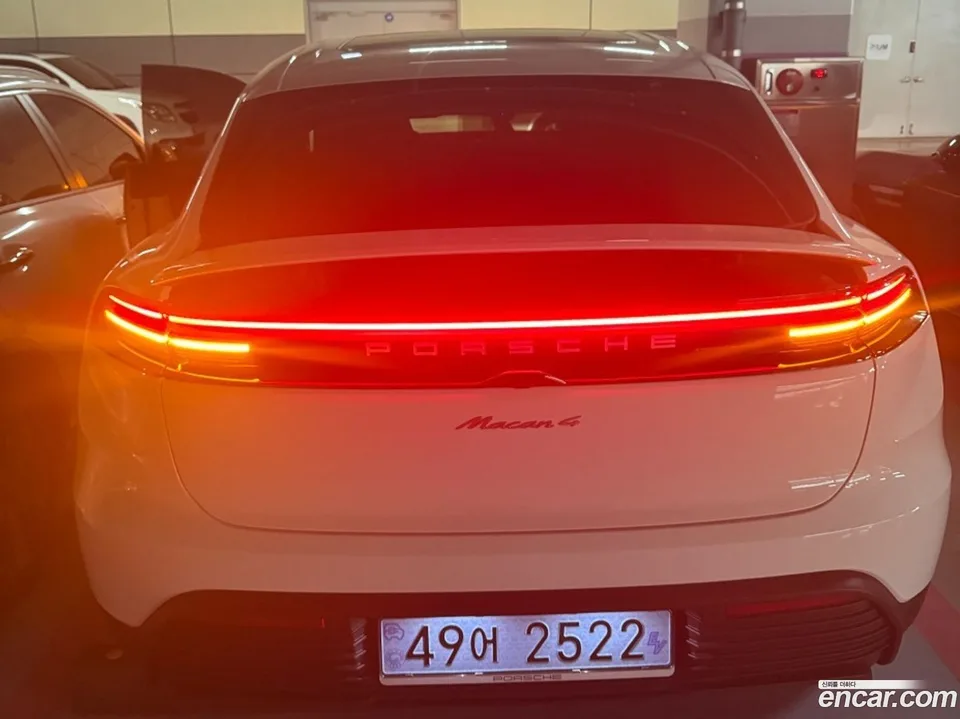 Porsche Macan Electric 4 2026 — фото 1, купить с доставкой в Москву